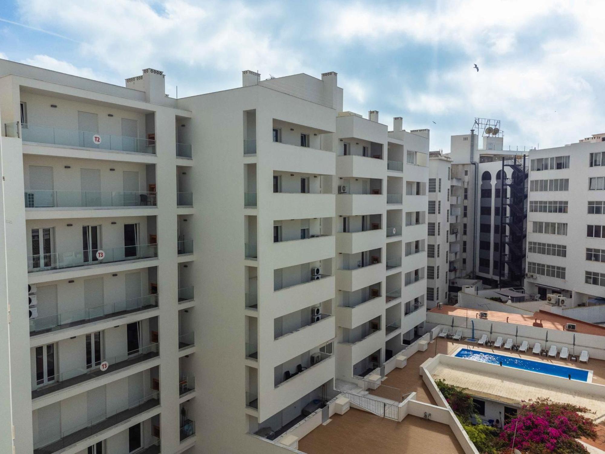 Caravelas 2-Bedroom Apartment With Pool - 50M From The Beach Armacao de Pera Exterior foto